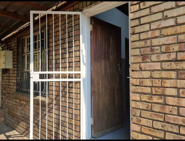 140.30M² WAREHOUSE TO LET IN VINTONIA